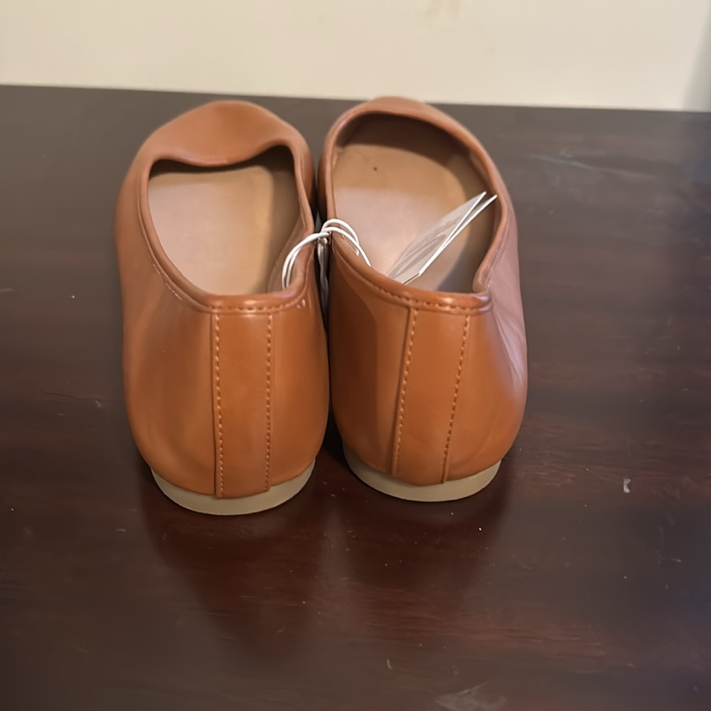 NWT Universal Thread camel flats - Picture 3 of 4